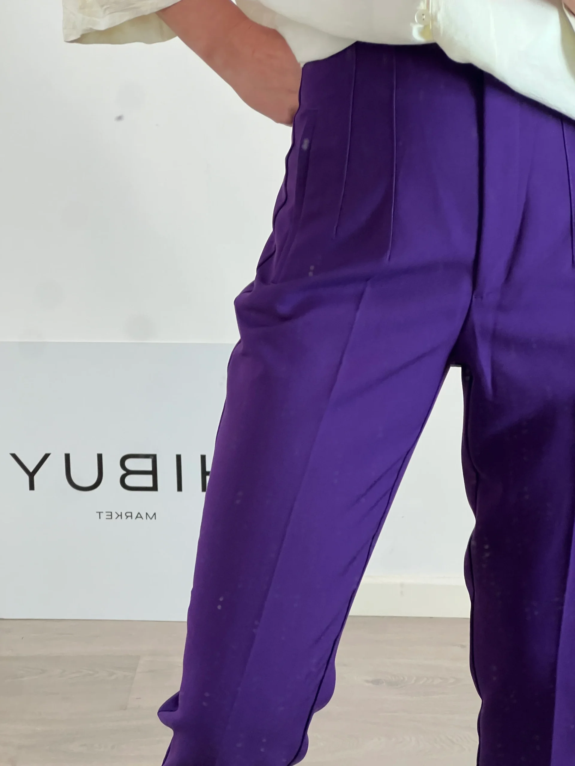 ZARA. Pantalón morado pinzas T.m