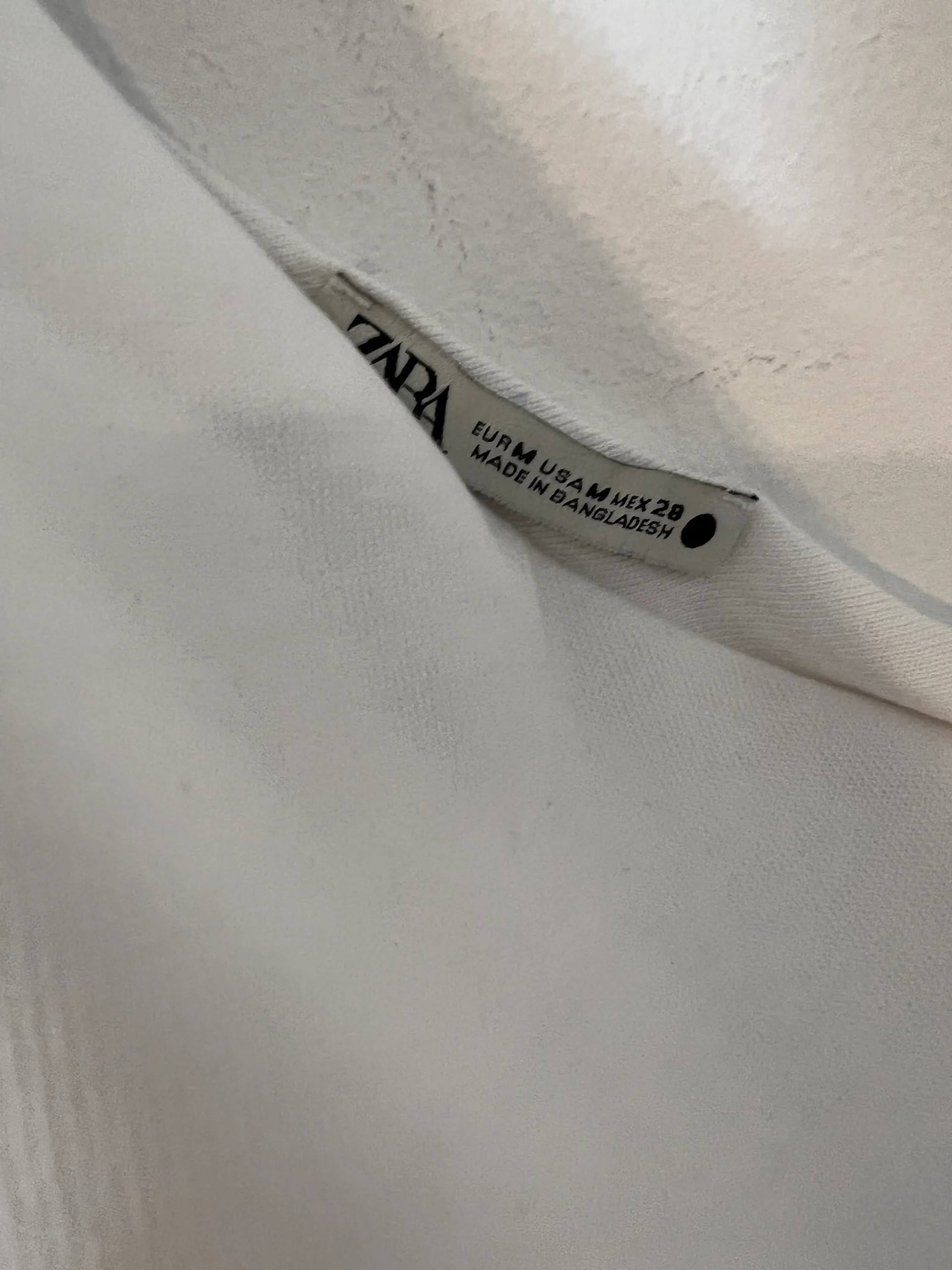 ZARA. Camiseta algodón blanca asimétrica. T M - Imagen 4