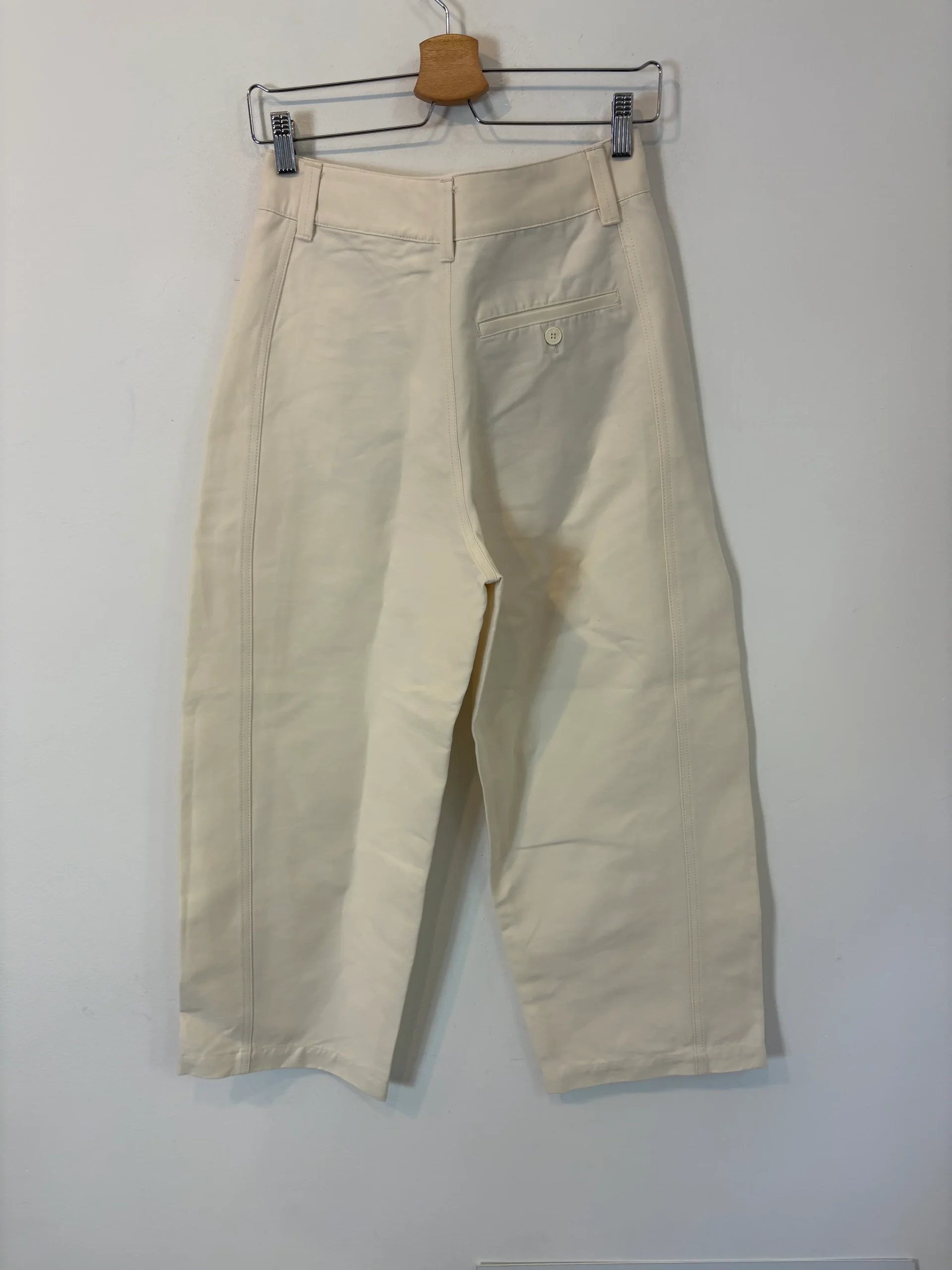 ZARA. Pantalón beige costura. T XS - Imagen 4