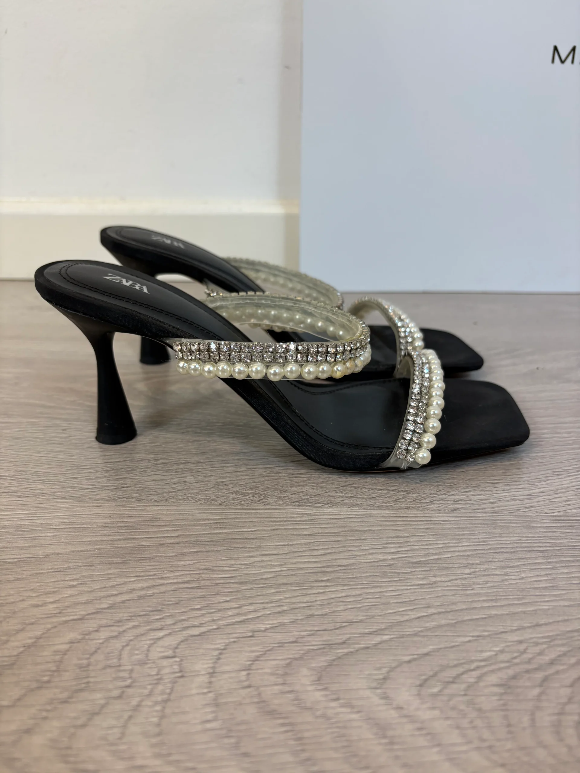 ZARA. Sandalia tiras fiesta. T 38