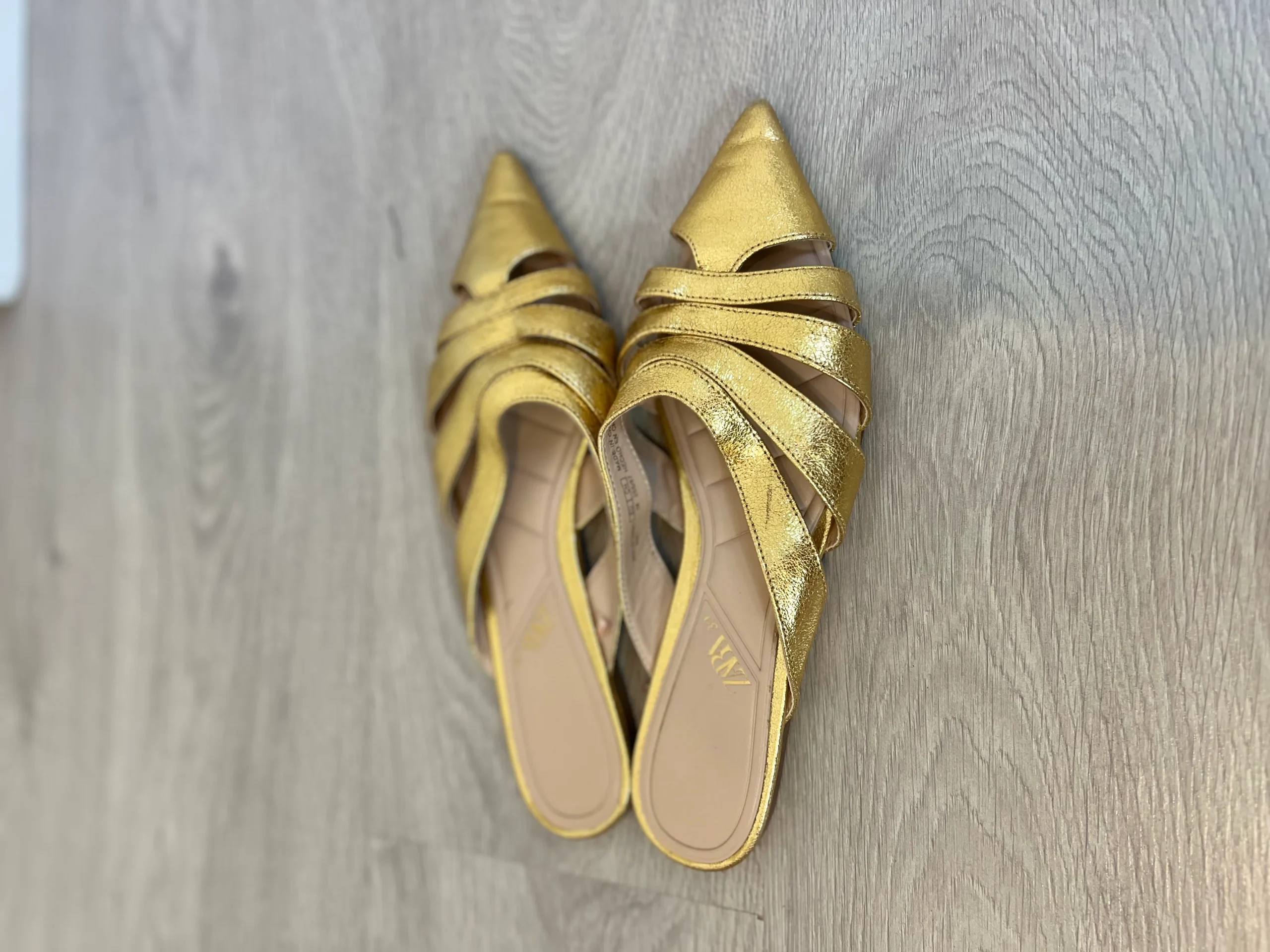 ZARA. Mules dorados T.39 - Imagen 3