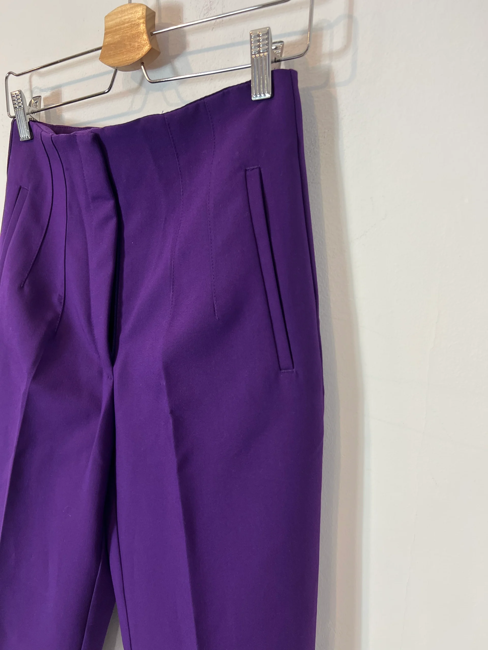 ZARA. Pantalón morado pinzas T.m - Imagen 3