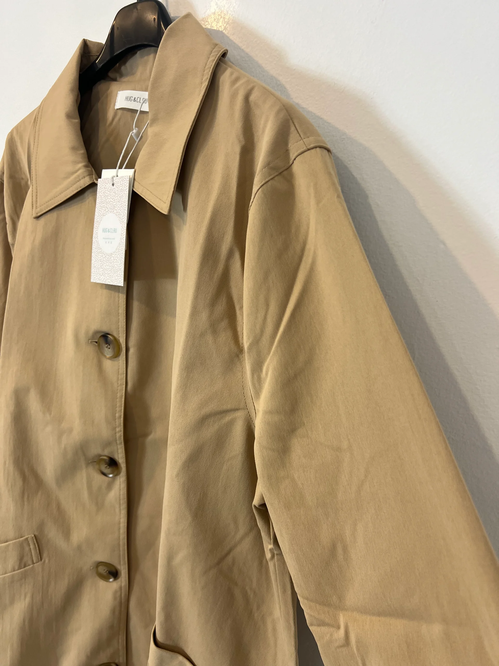 HUG & CLAU. Chaqueta beige efecto gabardina. T L/XL - Imagen 3