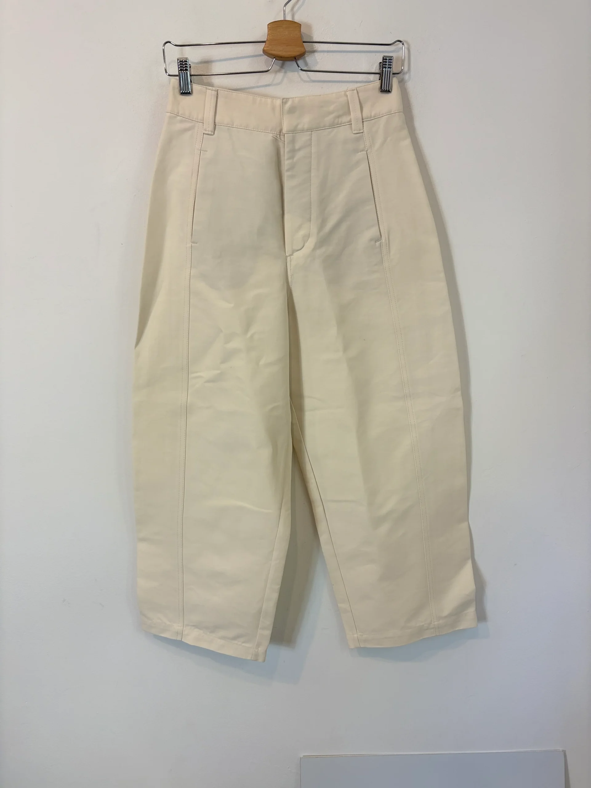 ZARA. Pantalón beige costura. T XS - Imagen 2