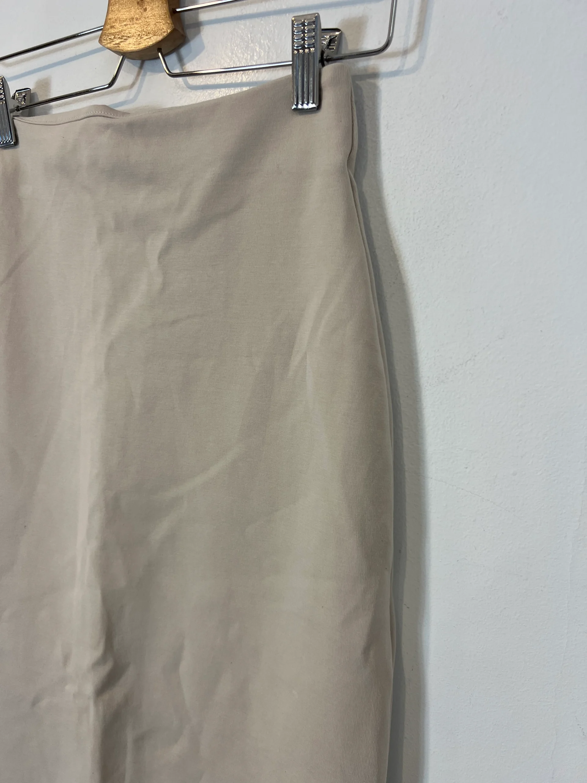 ZARA. Falda midi beige T.s - Imagen 4