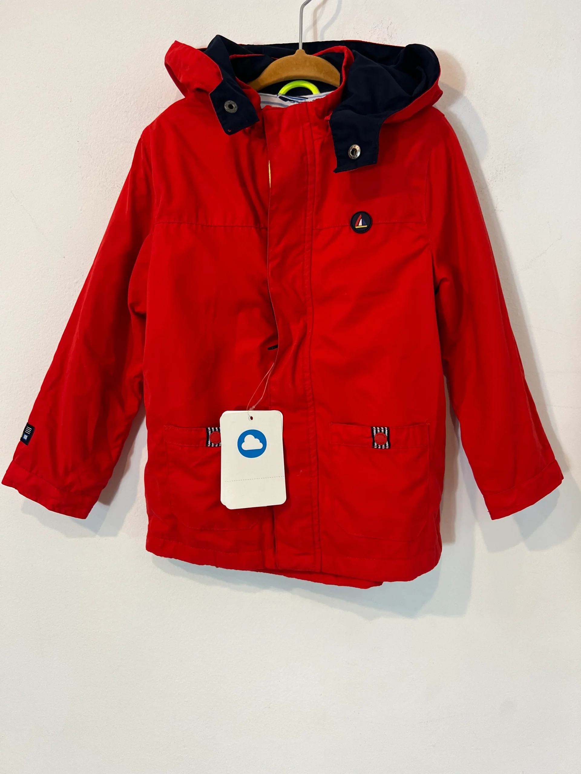 MAYPORAL. Chaqueta roja impermeable. T 36 meses - Imagen 2