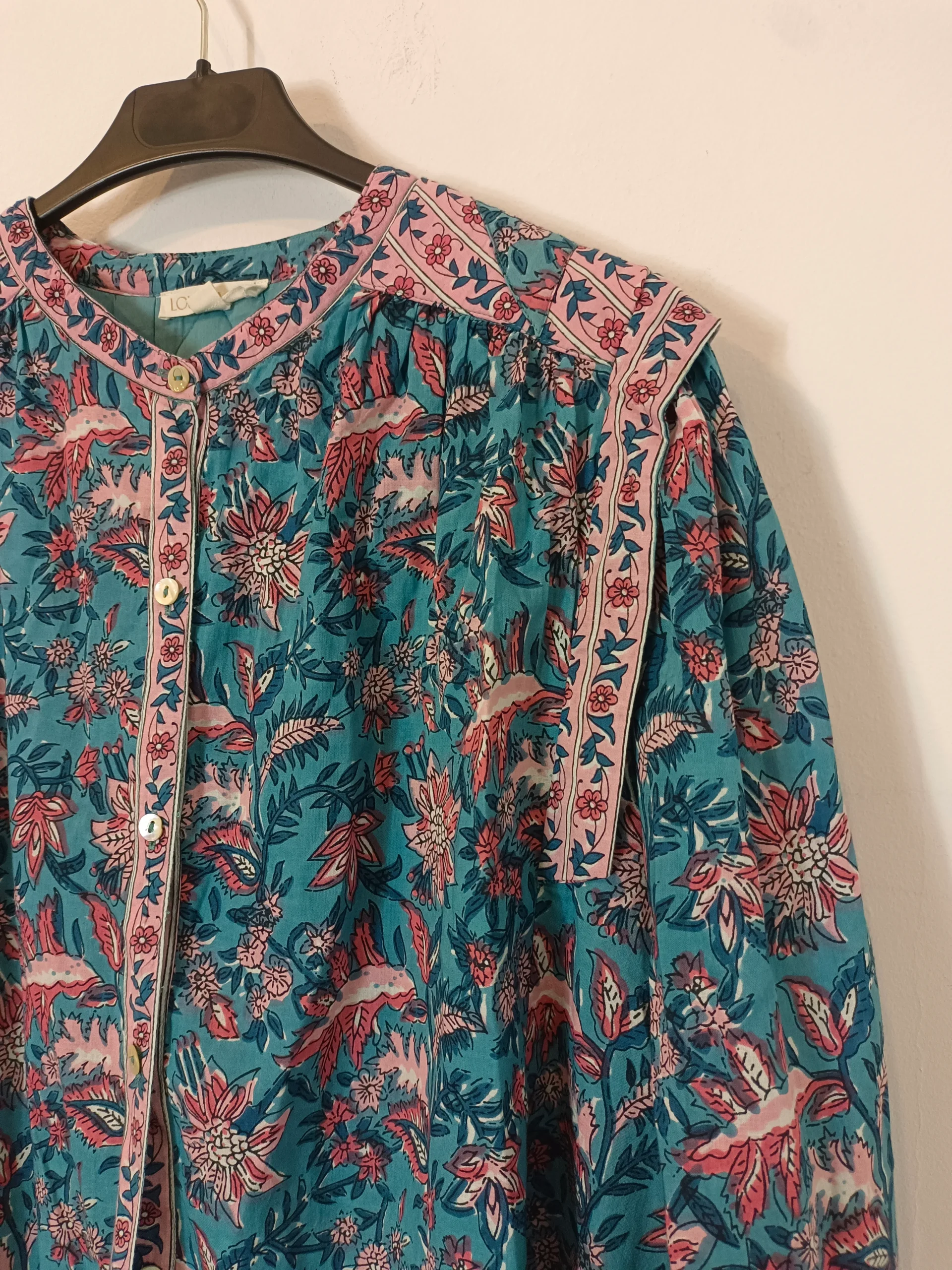 LOUISE MISHA. Blusa azul con estampado de flores T.34 - Imagen 3